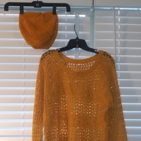 Must Have Sweaters - Sweater and cap/Tam